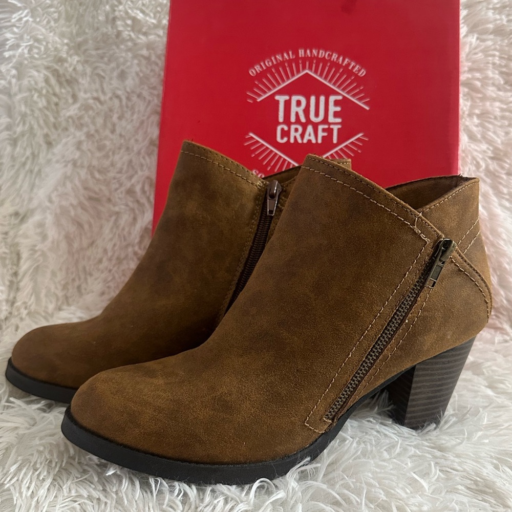 True Craft Eloise Booties In Cognac Size 9.5 - NWT